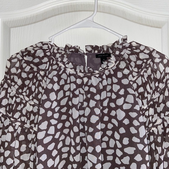 Ann Taylor Women’s Blouse Brown with white Patterns size XS - Picture 2 of 8